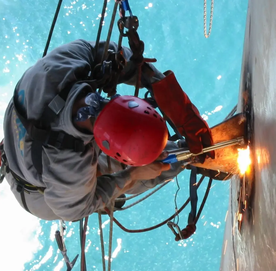 Работа на высоте с рисками, связанными с источниками высокой температуры