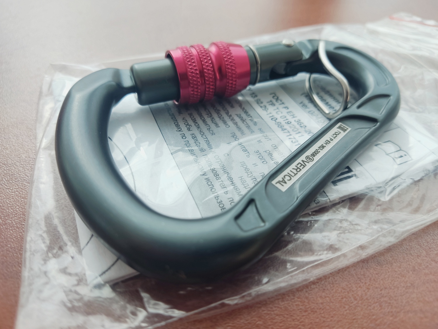 Карабин треугольный муфтованый с перемычкой | Вертикаль