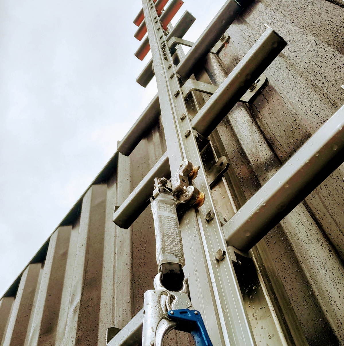 Жёсткая вертикальная анкерная линия Zarya | High Safety