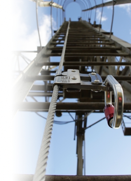 Жёсткая вертикальная анкерная линия Vertikal | High Safety Жёсткая вертикальная анкерная линия Vertikal | High Safety