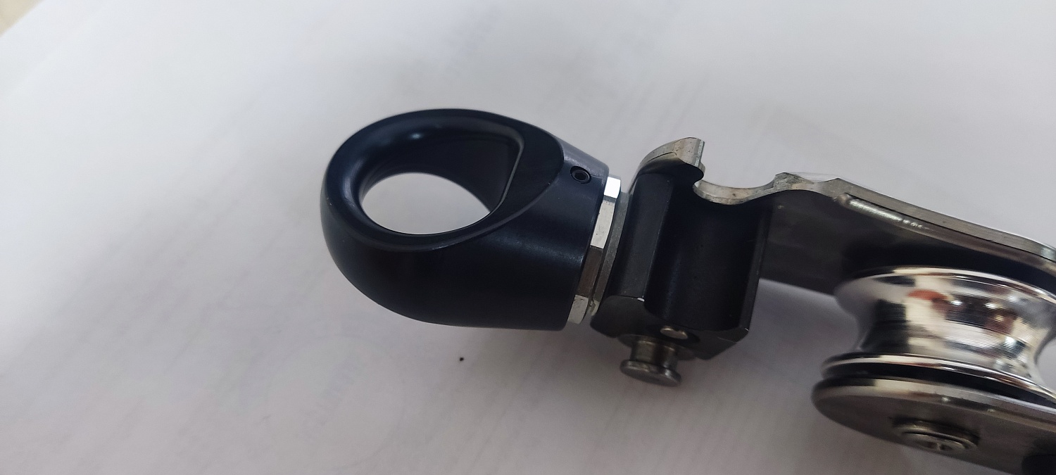 Блок-ролик с вертлюгом Twist | Ice-Rock