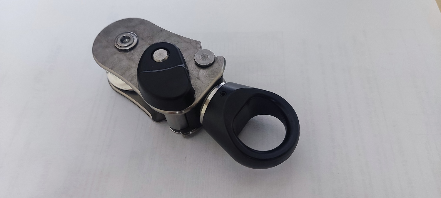 Блок-ролик с вертлюгом Twist | Ice-Rock