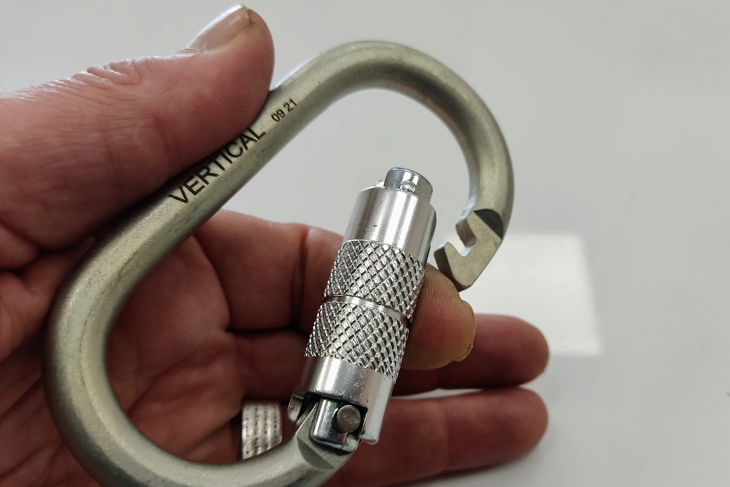 Карабин Овал Стальной Автомат 0224 | Вертикаль