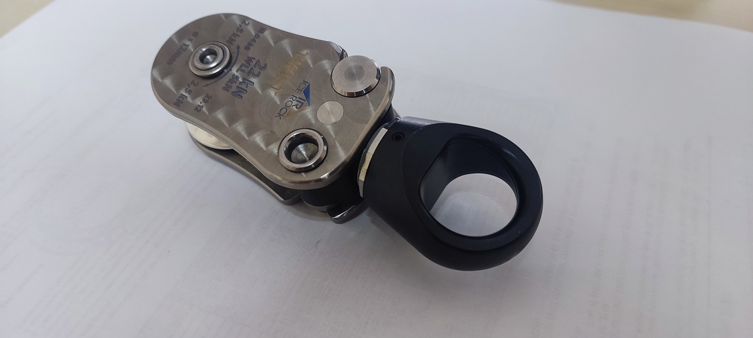 Блок-ролик с вертлюгом Twist | Ice-Rock