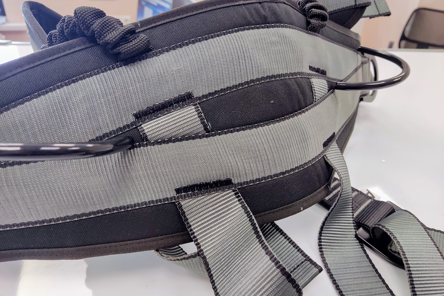 Привязь страховочная Профессионал с плечами | Вертикаль