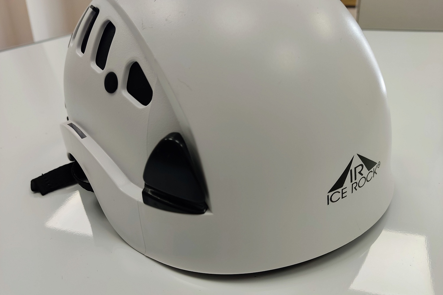 Каска защитная с вентиляционными отверстиями | Ice-Rock