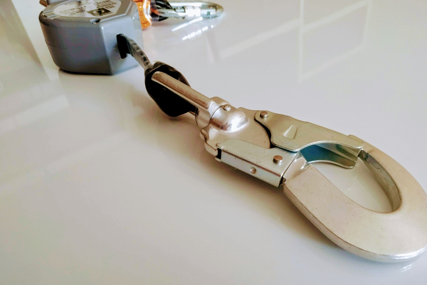 Устройство для страховки втягивающего типа Fantom | 2.4 м | Safe-Tec