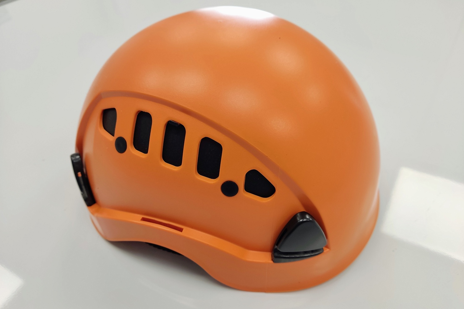 Каска защитная с вентиляционными отверстиями | Ice-Rock