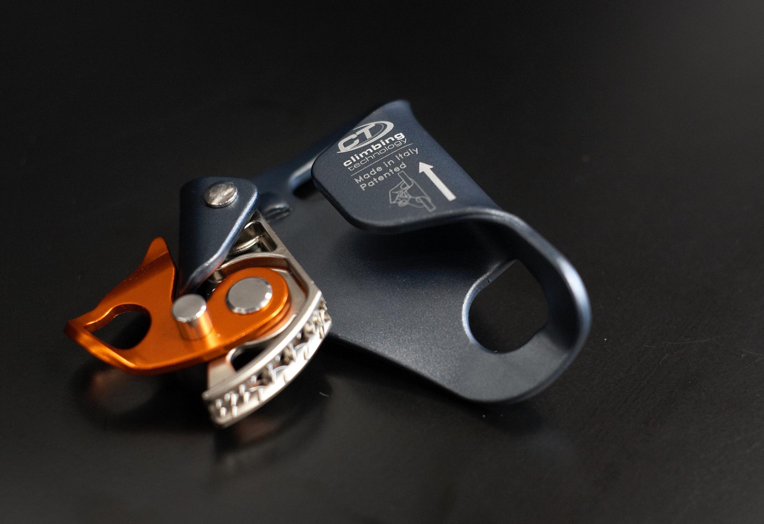 Зажим ножной QUICK STEP-A | С защелкой | Правый | Climbing technology