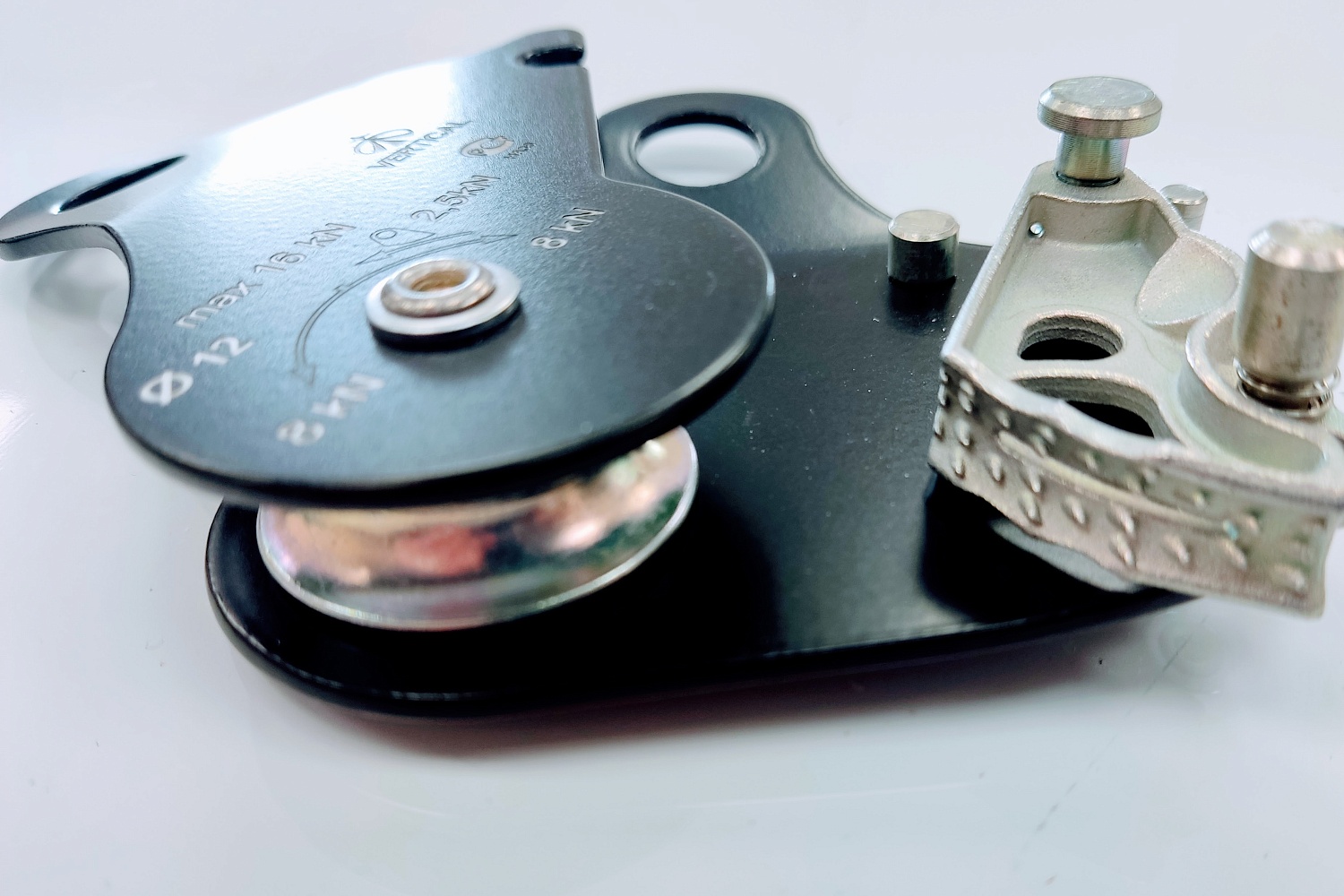 Блок с зажимом 0415 | Вертикаль