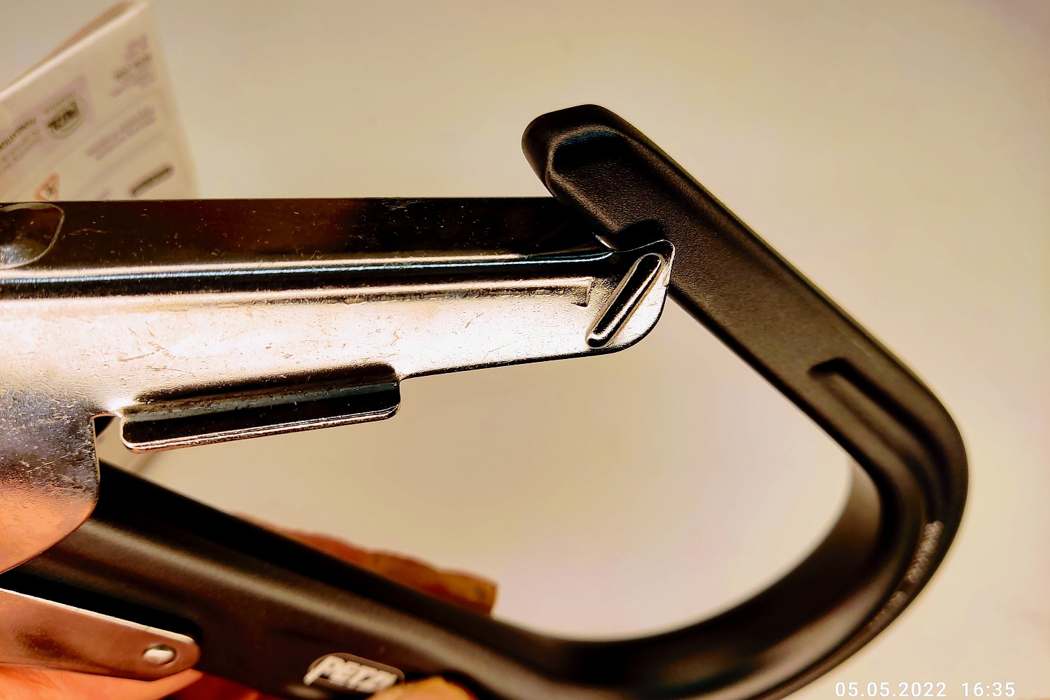 Карабин MGO Open | Petzl