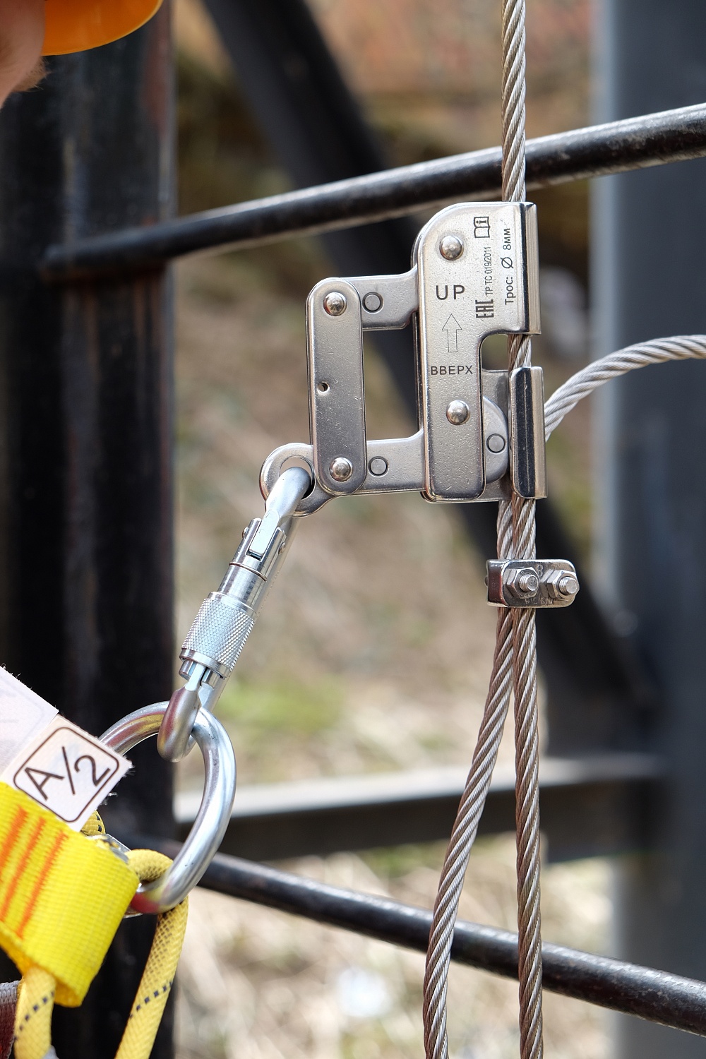 Вертикальная жесткая анкерная линия TL10 Лифт | Ventopro