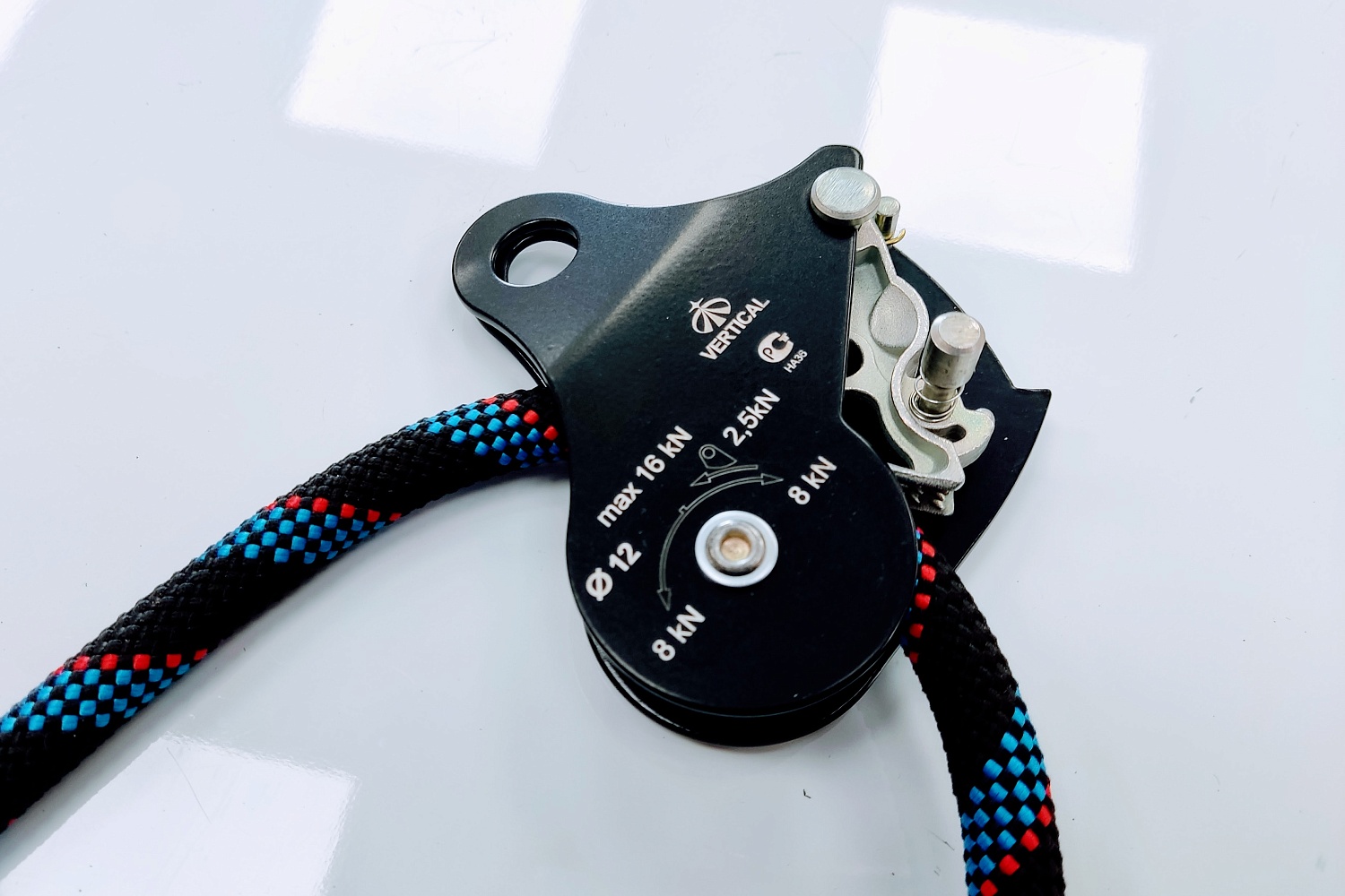 Блок с зажимом 0415 | Вертикаль