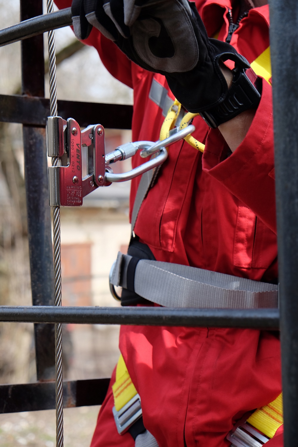 Вертикальная жесткая анкерная линия TL10 Лифт | Ventopro