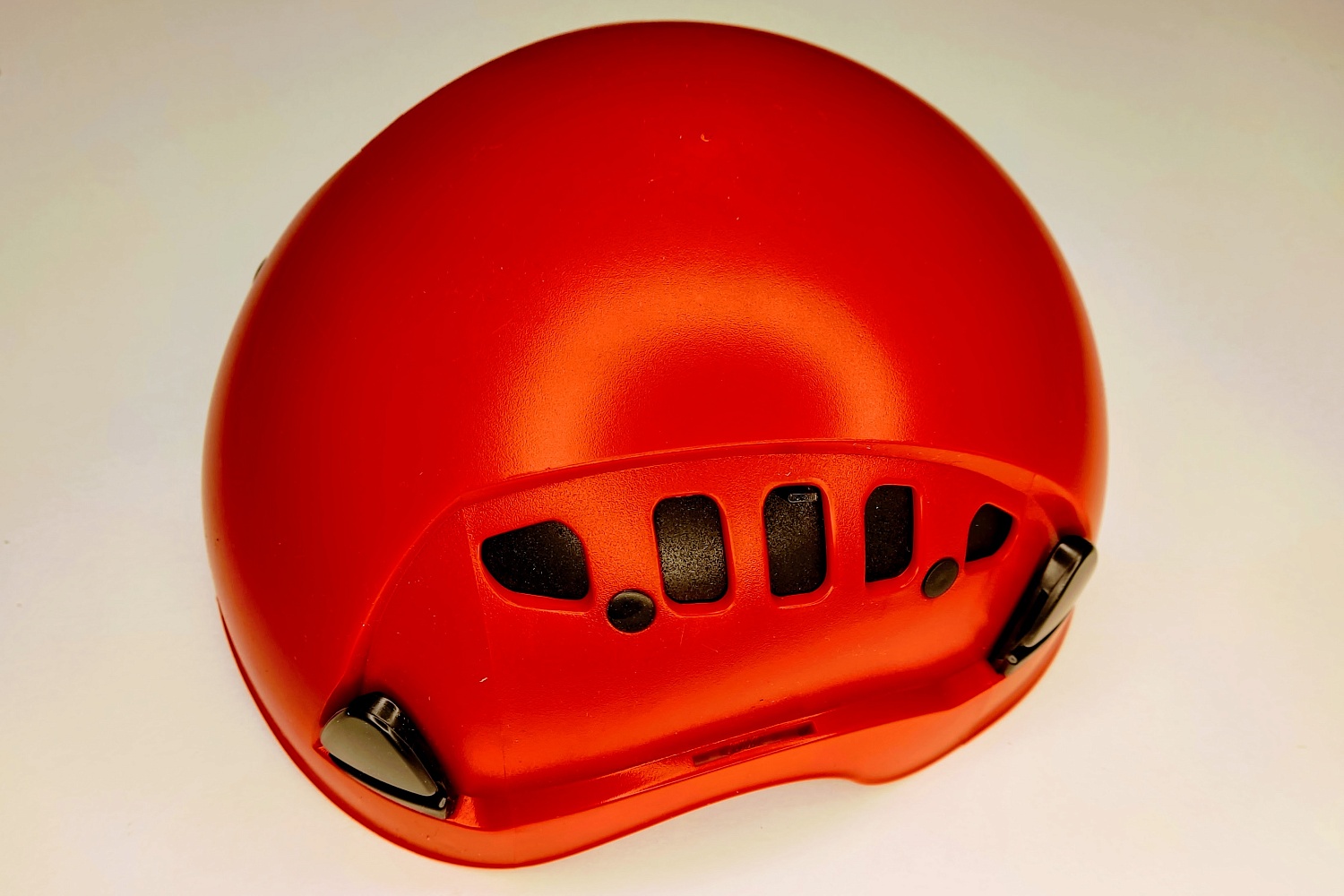 Каска защитная с вентиляционными отверстиями | Ice-Rock